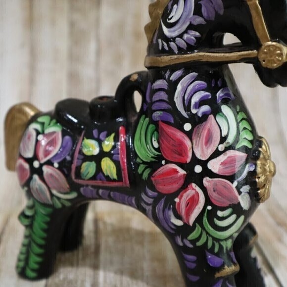 Ceramic Horse Hand Painted Floral Design made in Peru 7.5" Tall - Picture 4 of 6